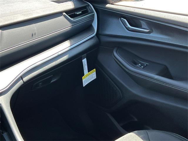 new 2025 Jeep Grand Cherokee L car, priced at $38,389