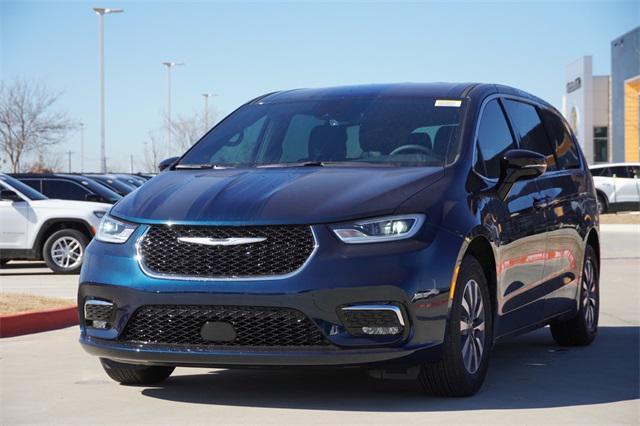 new 2025 Chrysler Pacifica Hybrid car, priced at $44,550