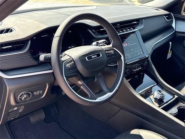 new 2025 Jeep Grand Cherokee car, priced at $39,885