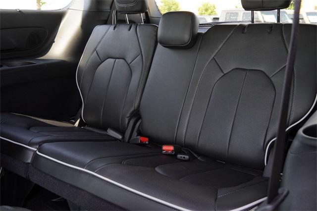 new 2025 Chrysler Pacifica Hybrid car, priced at $52,381