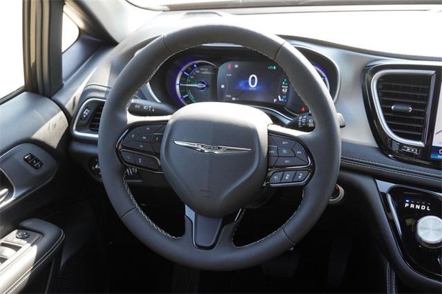 new 2025 Chrysler Pacifica Hybrid car, priced at $52,381