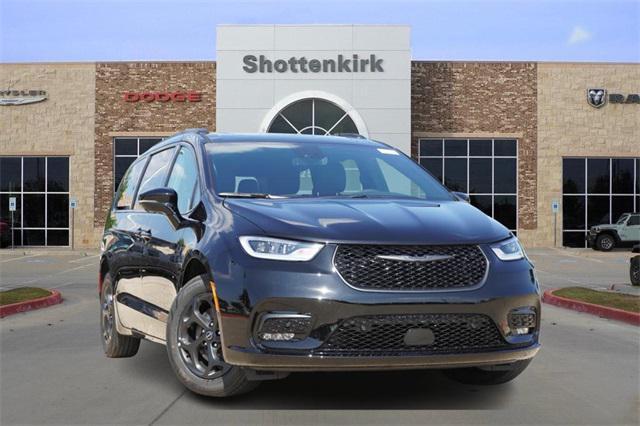 new 2025 Chrysler Pacifica Hybrid car, priced at $52,381