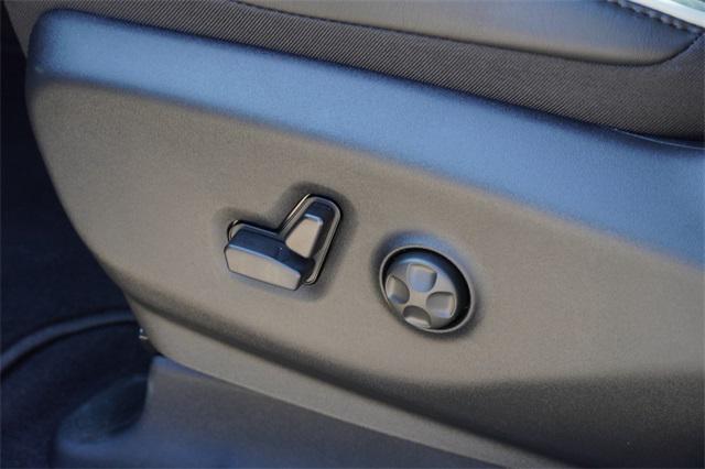 new 2025 Chrysler Pacifica Hybrid car, priced at $52,381