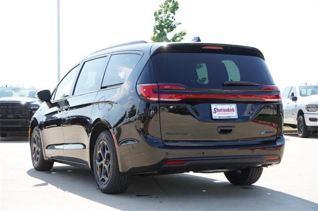 new 2025 Chrysler Pacifica Hybrid car, priced at $52,381