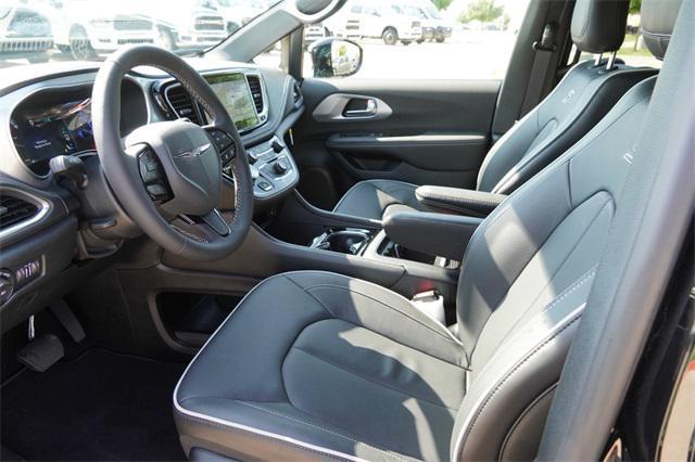 new 2025 Chrysler Pacifica Hybrid car, priced at $52,381