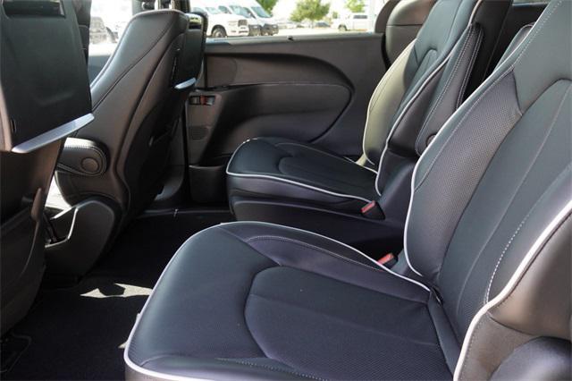 new 2025 Chrysler Pacifica Hybrid car, priced at $52,381