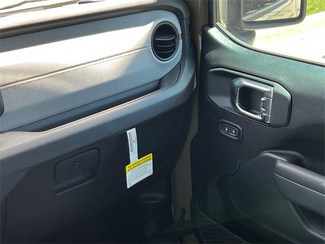 new 2025 Jeep Wrangler car, priced at $46,737