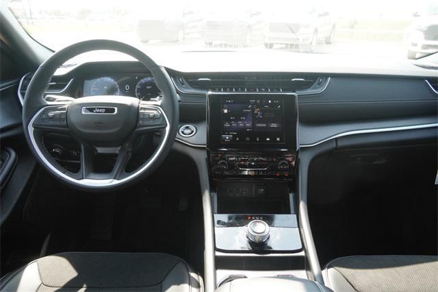 new 2025 Jeep Grand Cherokee car, priced at $40,726