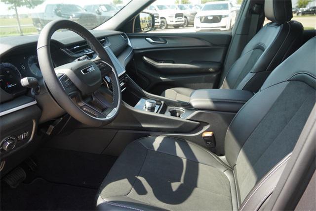 new 2025 Jeep Grand Cherokee car, priced at $40,726