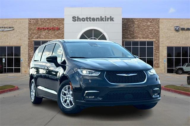 used 2023 Chrysler Pacifica car, priced at $25,977