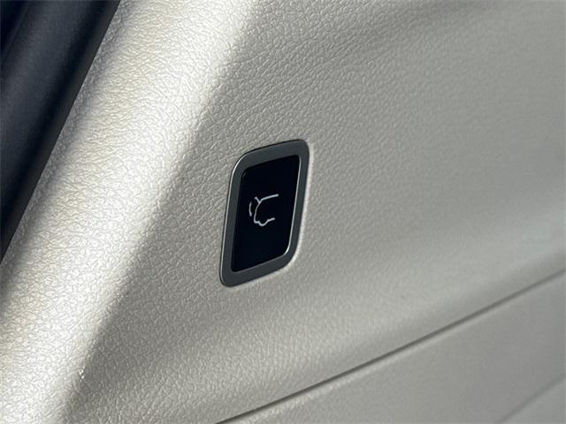 used 2023 Chrysler Pacifica car, priced at $25,977