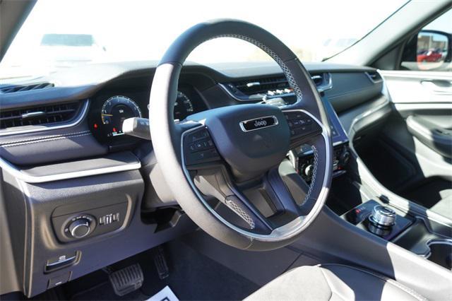 new 2025 Jeep Grand Cherokee car, priced at $40,750