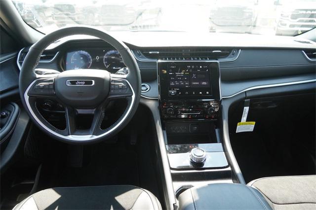 new 2025 Jeep Grand Cherokee car, priced at $39,722