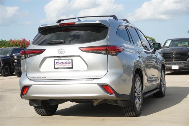 used 2021 Toyota Highlander car, priced at $34,553
