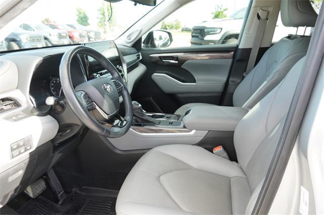 used 2021 Toyota Highlander car, priced at $34,553