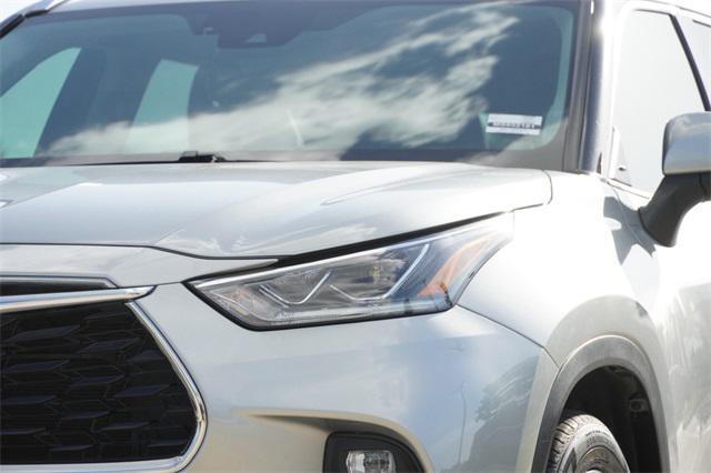 used 2021 Toyota Highlander car, priced at $34,553