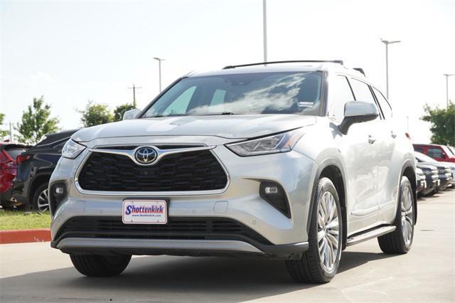 used 2021 Toyota Highlander car, priced at $34,553