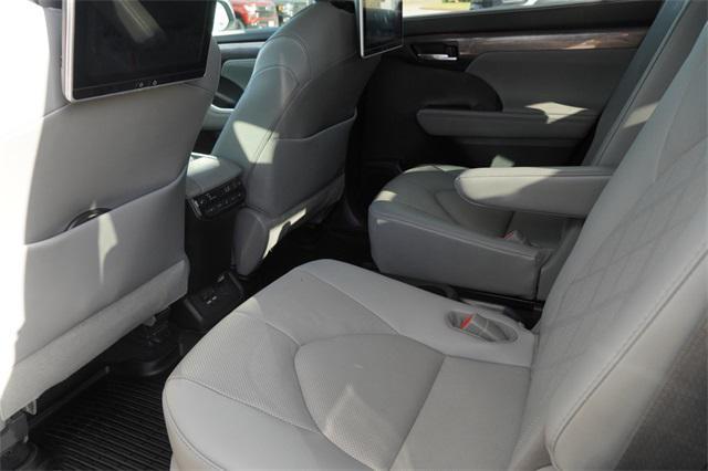 used 2021 Toyota Highlander car, priced at $34,553