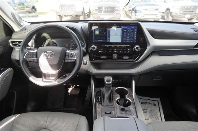 used 2021 Toyota Highlander car, priced at $34,553