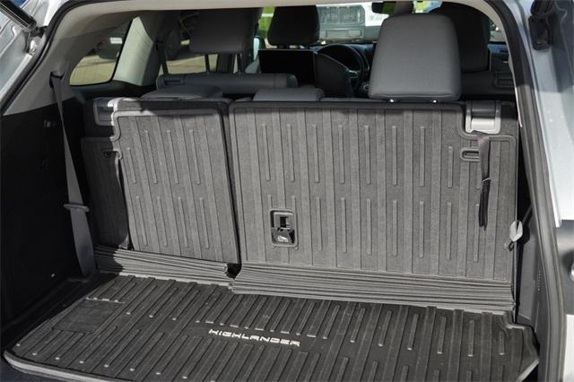 used 2021 Toyota Highlander car, priced at $34,553