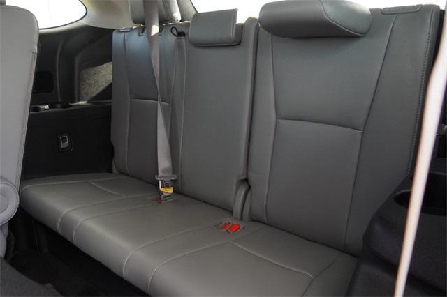 used 2021 Toyota Highlander car, priced at $34,553