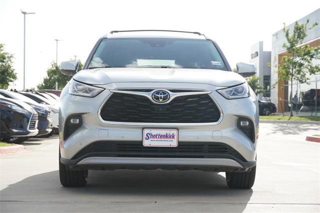 used 2021 Toyota Highlander car, priced at $34,553