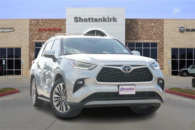 used 2021 Toyota Highlander car, priced at $34,553