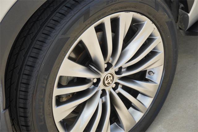 used 2021 Toyota Highlander car, priced at $34,553