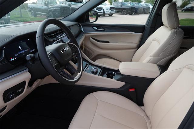 new 2025 Jeep Grand Cherokee car, priced at $40,867