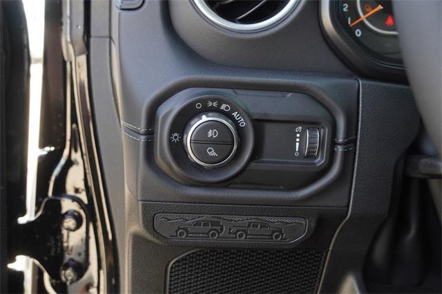 new 2025 Jeep Gladiator car, priced at $38,980