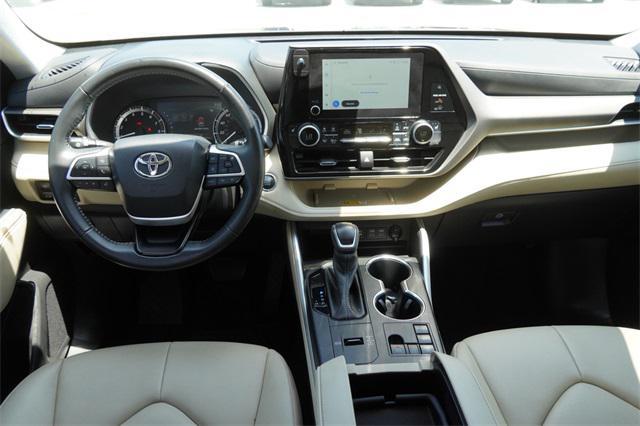 used 2023 Toyota Highlander car, priced at $38,424