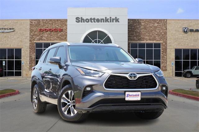 used 2023 Toyota Highlander car, priced at $38,424