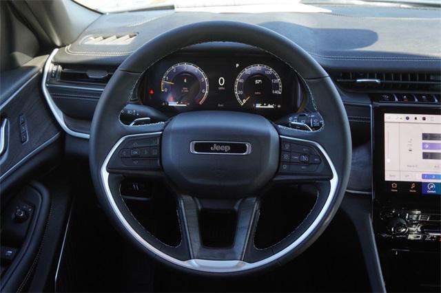 new 2025 Jeep Grand Cherokee car, priced at $40,126