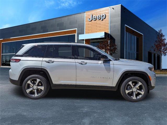 new 2024 Jeep Grand Cherokee car, priced at $40,655