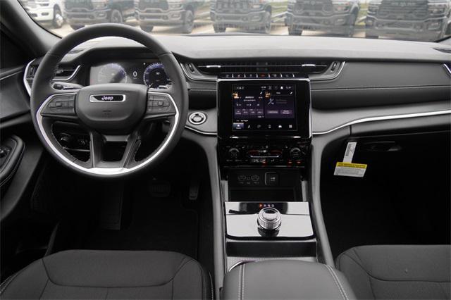 new 2025 Jeep Grand Cherokee car, priced at $39,292