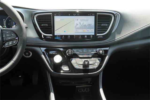new 2025 Chrysler Pacifica car, priced at $51,755