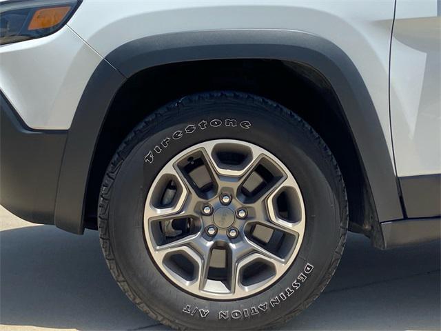 used 2022 Jeep Cherokee car, priced at $23,977