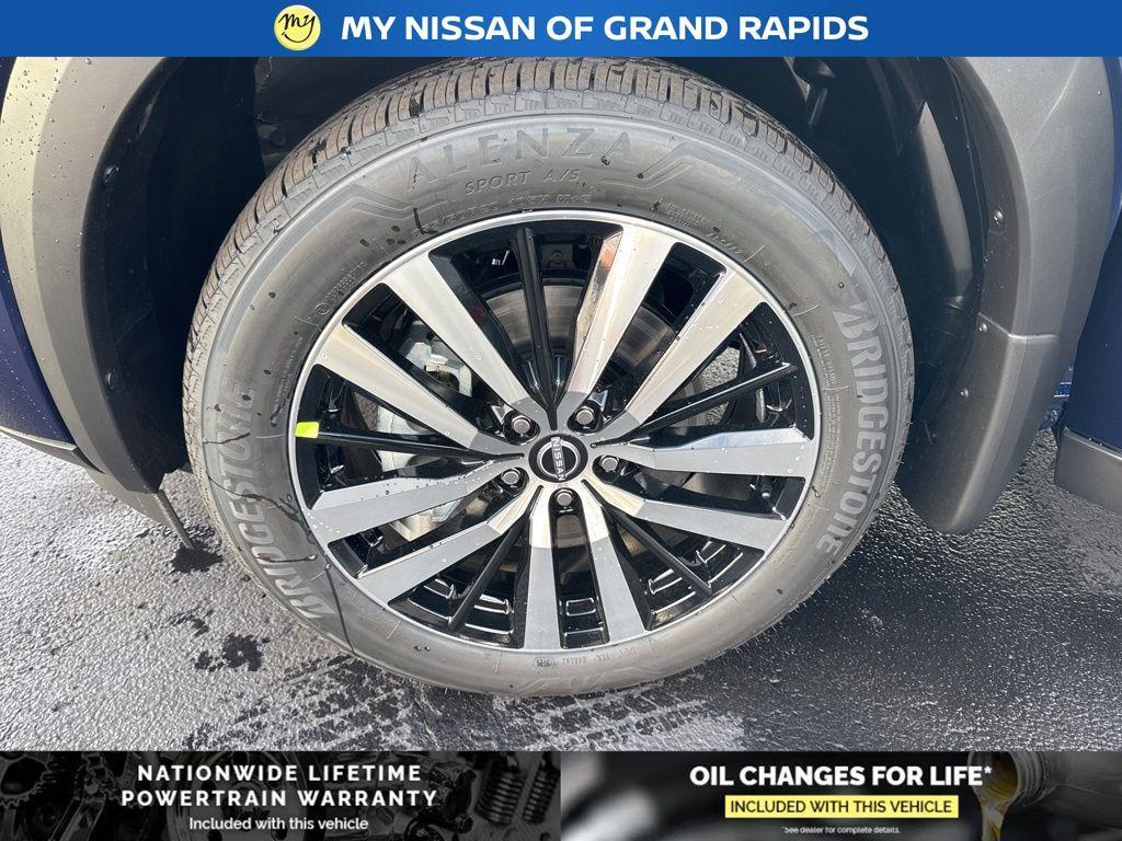 new 2025 Nissan Pathfinder car, priced at $46,564