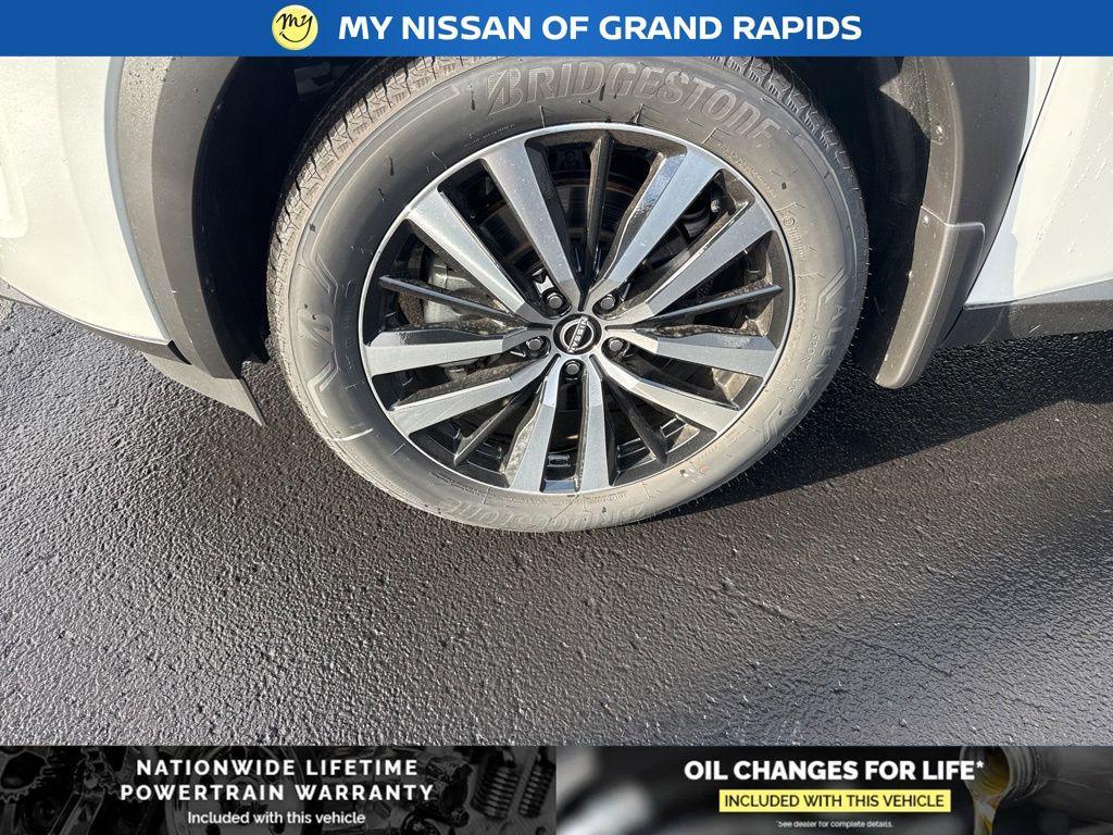 new 2025 Nissan Pathfinder car, priced at $45,193