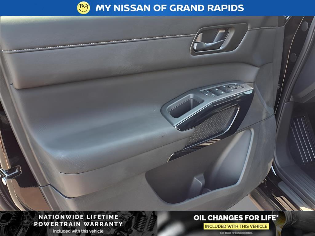 new 2025 Nissan Pathfinder car, priced at $38,384