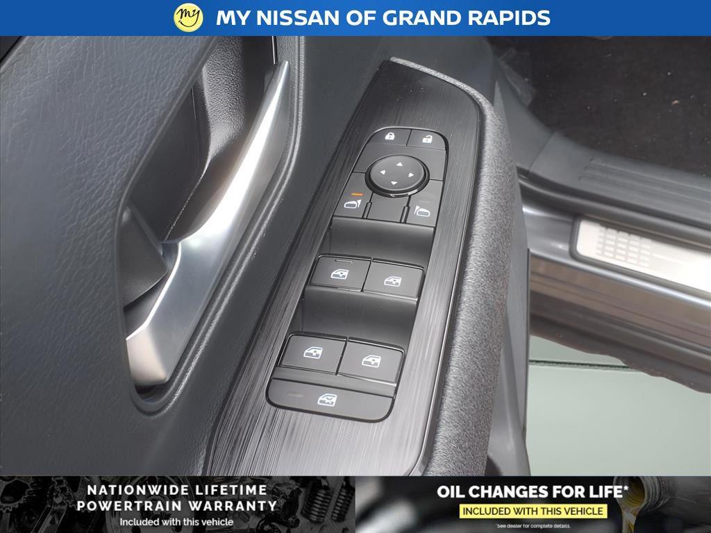 new 2025 Nissan Kicks car, priced at $27,136