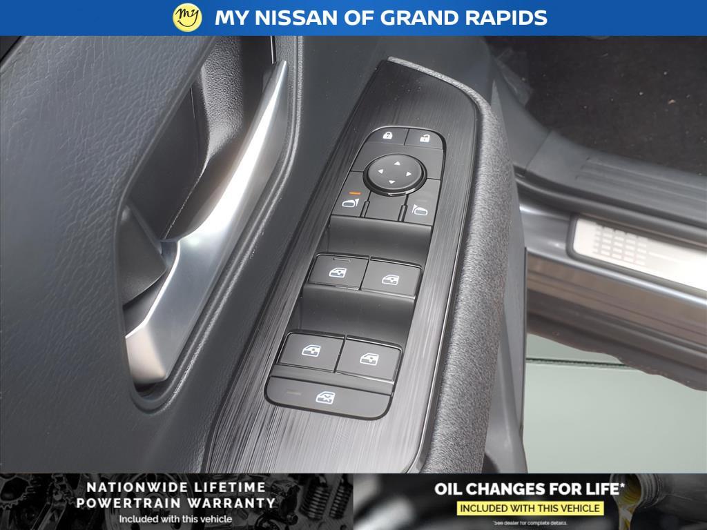 new 2025 Nissan Kicks car, priced at $29,136