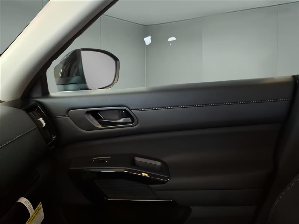 new 2025 Nissan Pathfinder car, priced at $36,671