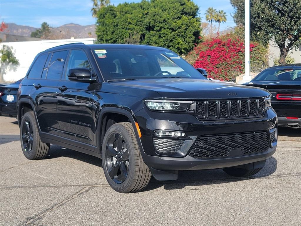 new 2025 Jeep Grand Cherokee car, priced at $47,335