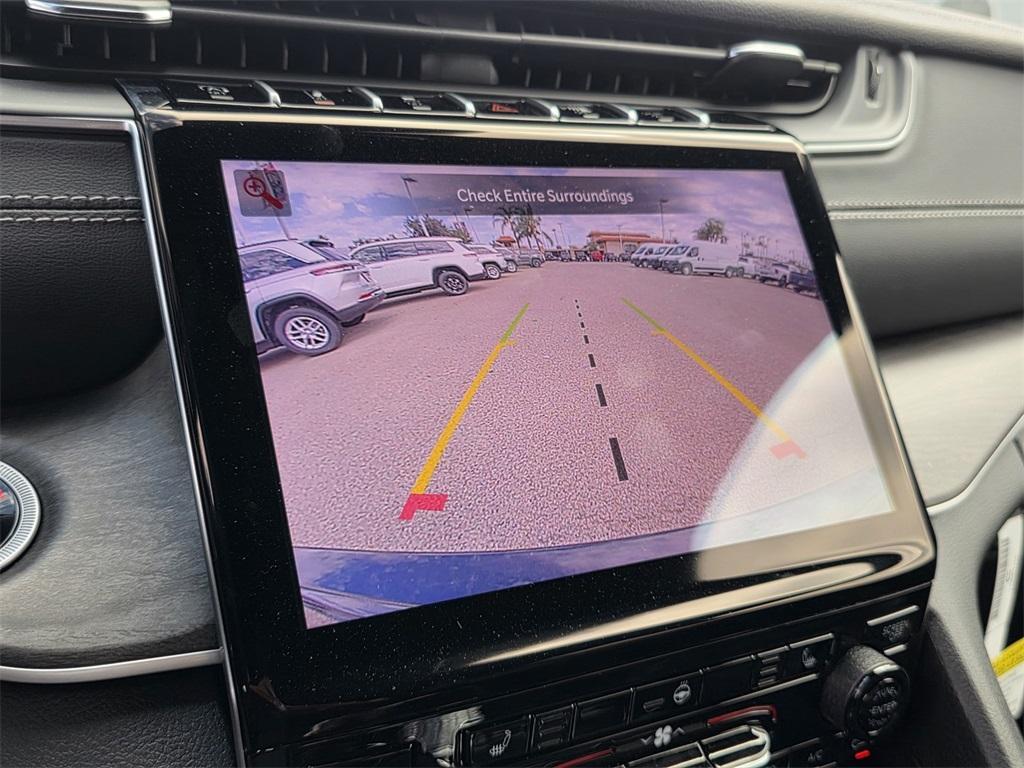 new 2025 Jeep Grand Cherokee car, priced at $42,970