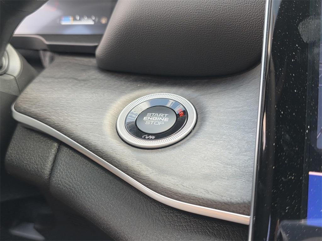 new 2025 Jeep Grand Cherokee car, priced at $42,970
