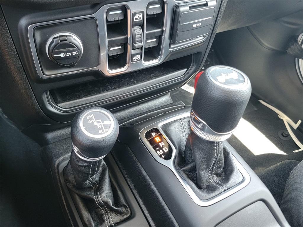 new 2025 Jeep Wrangler car, priced at $45,417