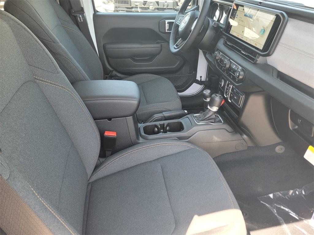 new 2025 Jeep Wrangler car, priced at $45,417