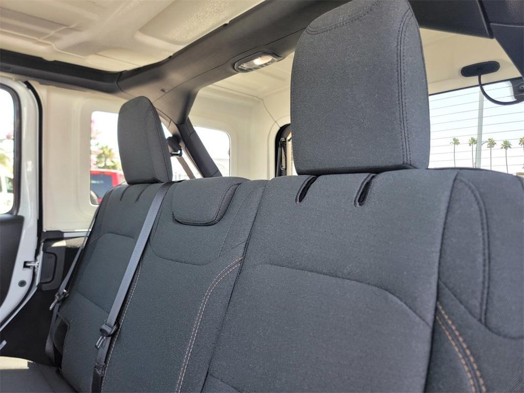 new 2025 Jeep Wrangler car, priced at $45,417