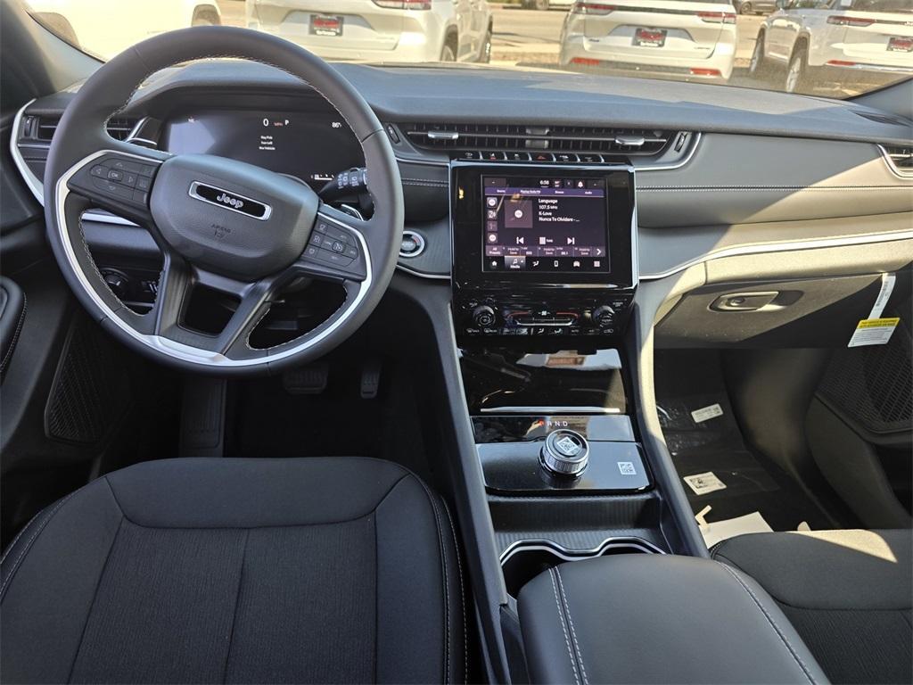 new 2025 Jeep Grand Cherokee car, priced at $34,625